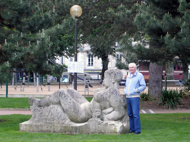 Derek & sculpture