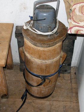Electric butter churn