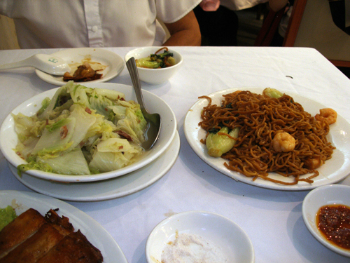 Tiensin cabbage with ham & prawns with noodles