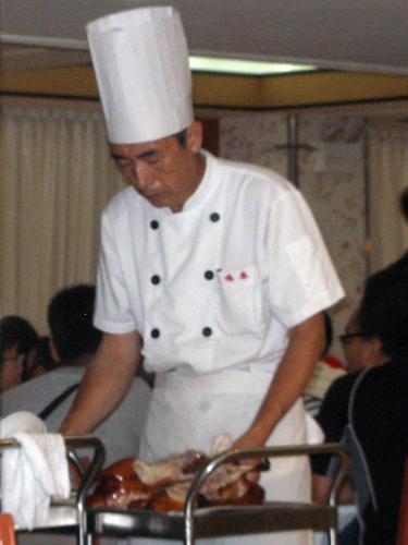 Chef carving Beijing Duck