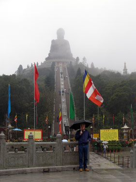 Derek by the large Buddha image